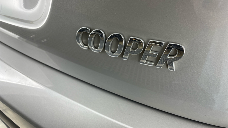 MINI Hatchback 1.5 Cooper Classic 3dr Auto [Comfort Pack] Petrol Hatchback